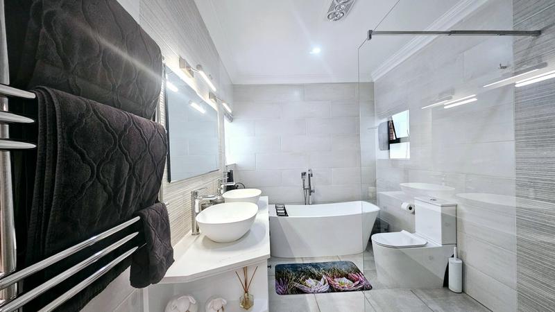 3 Bedroom Property for Sale in Dana Bay Western Cape
